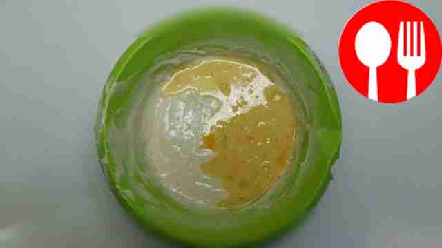 Возьмите большую емкость с молоком, добавьте...