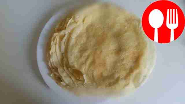 Вылейте готовое тесто на сковороду и обжарьте...