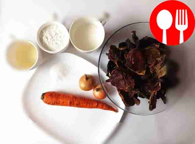 Промойте морковь и очистите её от кожуры,...