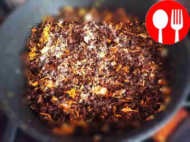 Грибы промойте под холодной проточной водой и...