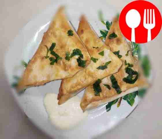 Аппетитная колбаса с сыром в лаваше