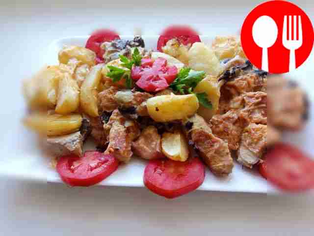 Ароматное филе индейки, запеченное с картофелем и шампиньонами