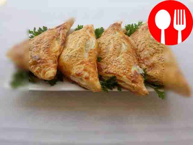 Быстрые слойки с сыром из готового слоеного теста