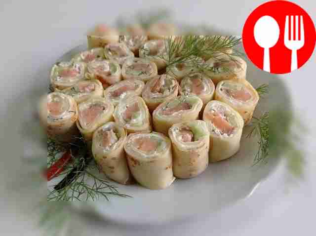 Ароматные блины с семгой и огурцом