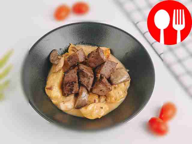 Говяжий язык с картофелем и вешенками