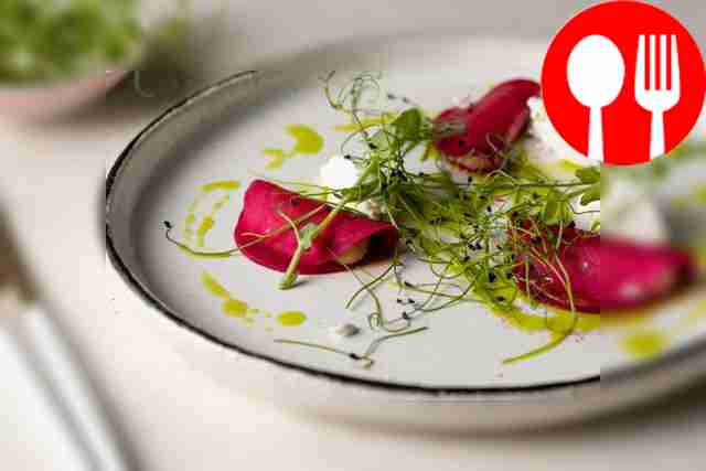 Равиоли из свеклы с ореховым кремом и фетой