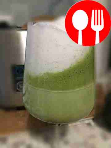 Матча на миндальном молоке