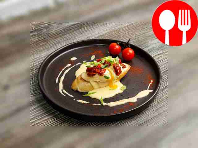 Поджарьте ломтики бекона и добавьте их к...