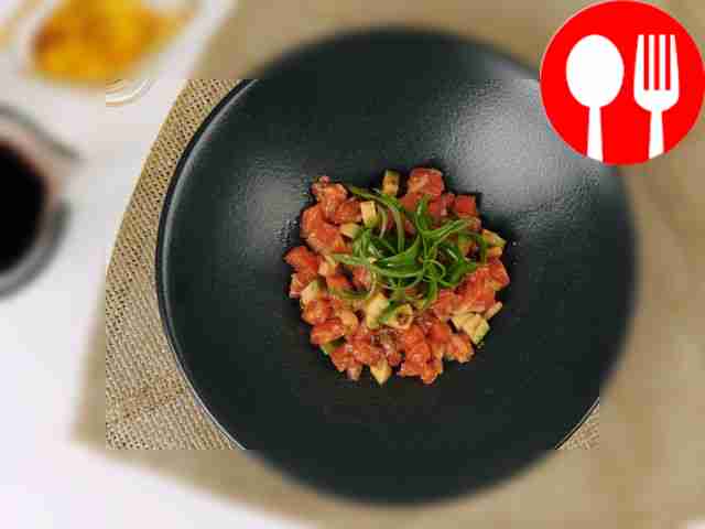 Пикантный тартар из лосося