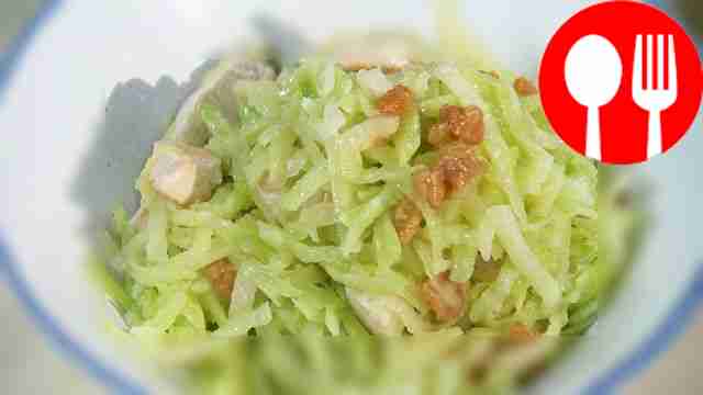Салат из курицы и зеленой редьки