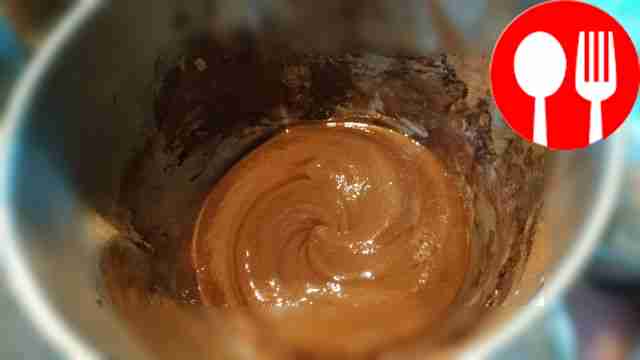 Взбивайте до достижения однородной кремовой...