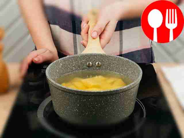 Возьмите кастрюлю, уложите очищенный и...