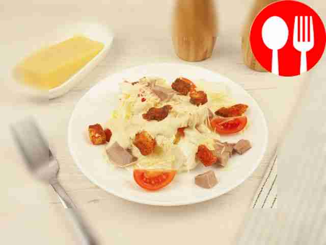 Салат «Цезарь» с языком