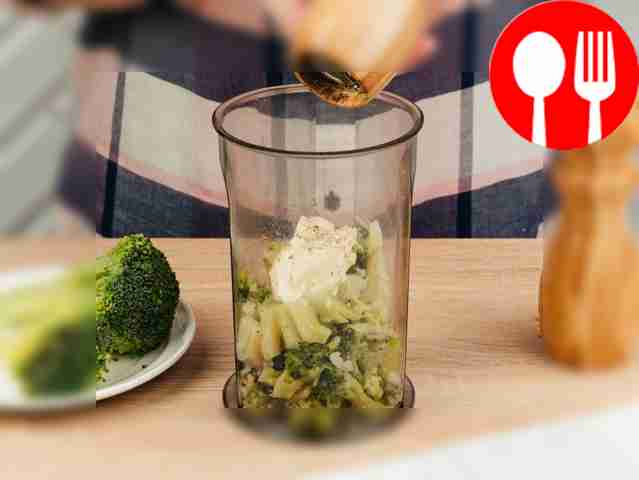 Поместите в блендер готовую капусту и масло,...