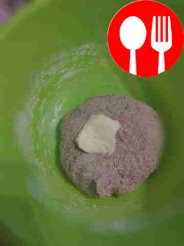 Далее постепенно подмешайте в тесто мягкое...