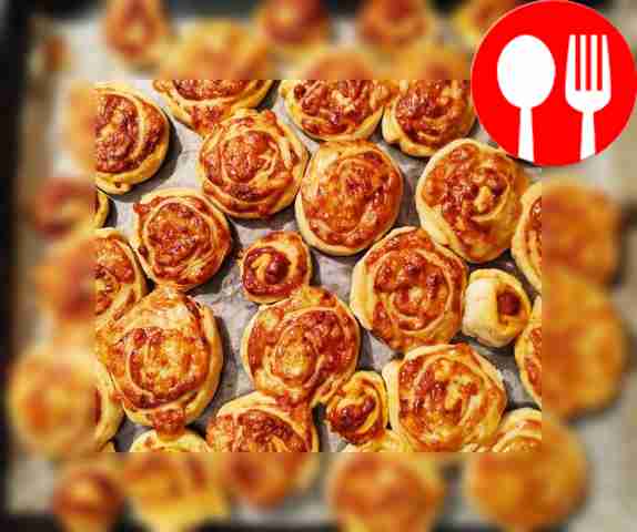 Ароматные слоеные завитки с сыром и кетчупом