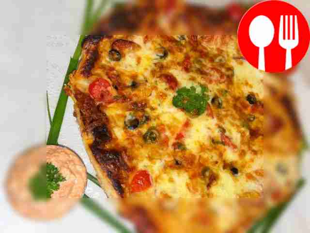 Ароматная пицца с кобасой и сыром