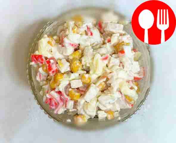 Классический рецепт салата из крабовых палочек с сыром