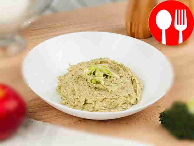 Пюре из брокколи с яблоками на сливках