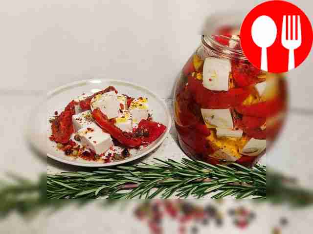 Ароматный козий сыр с вялеными помидорами