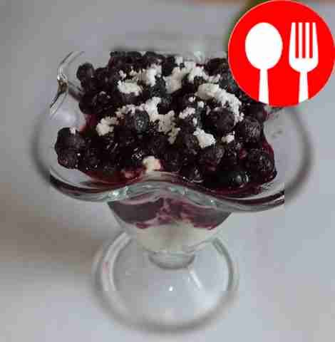 Сверху посыпьте сахарной пудрой и украсьте...