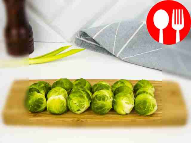 Потрите чеснок до состояния измельчённых...