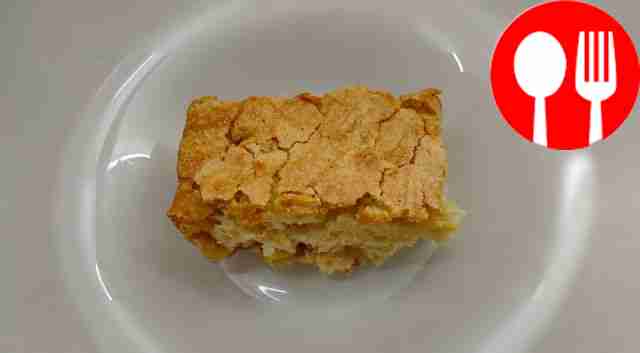 Воздушная шарлотка с яблоками