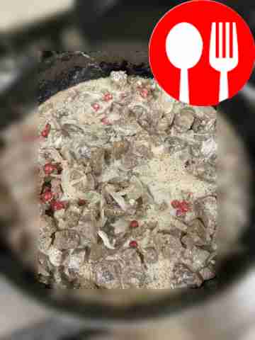 Говядина с красной смородиной