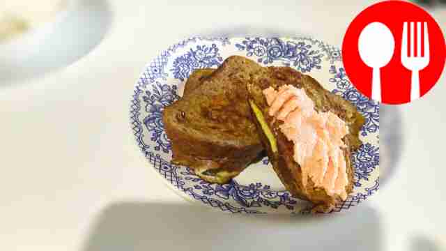Гренки с икрой