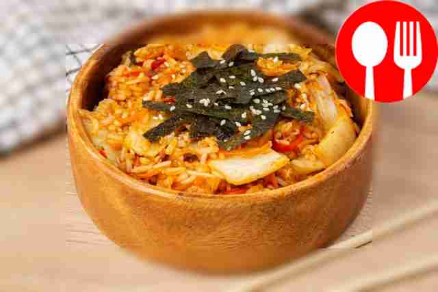 Разложите блюдо по глубокой тарелке и сверху...