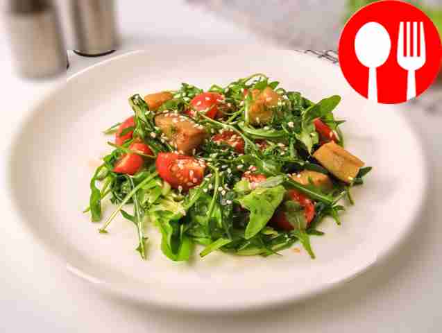 Салат с баклажанами в соево-медовом соусе