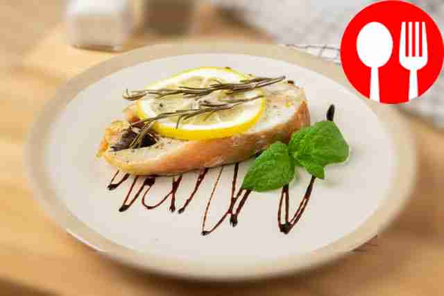 Окунь в фольге со специями и лимоном