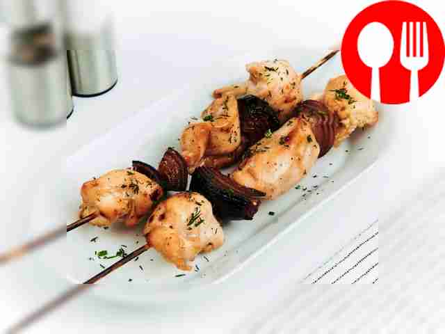 Куриный шашлык в соусе сладкий чили с хреном