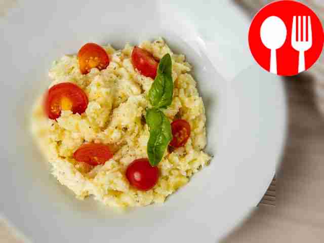 Картофельное пюре с базиликом