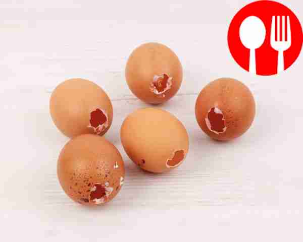 Возьмите куриные яйца, сделайте небольшие...