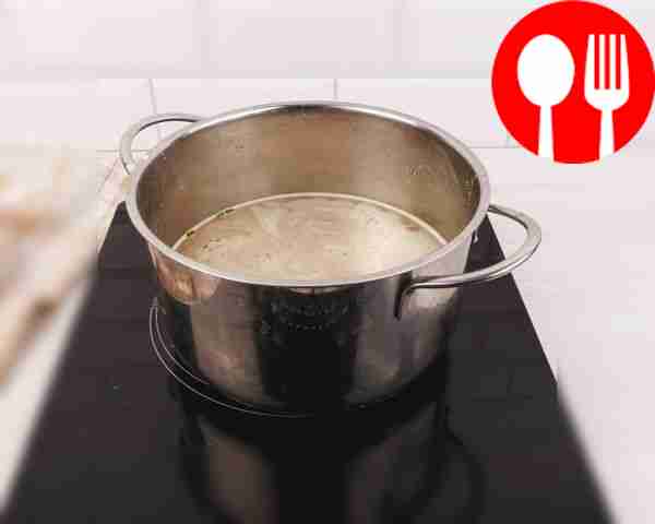 В стакан влейте мясной бульон с желатином и...