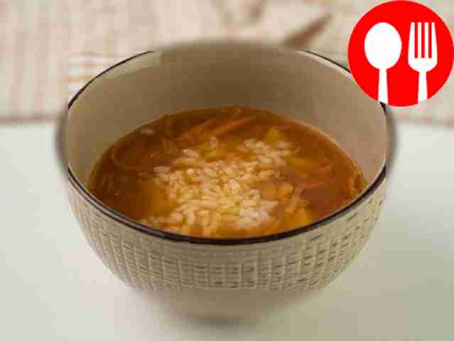 Затем добавьте в кастрюлю с бульоном...