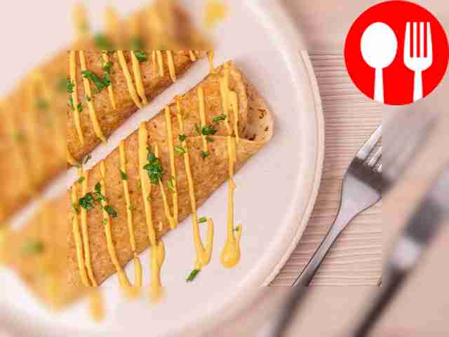 Сосиски в блинах с горчичным соусом