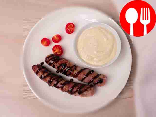 Сосиски в беконе