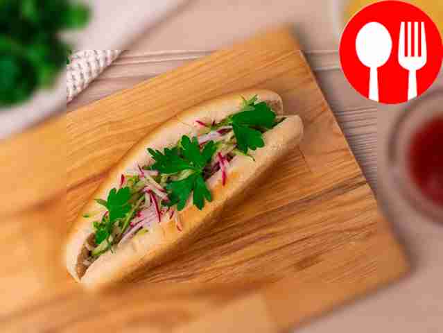 Хот-дог с редиской в микроволновке