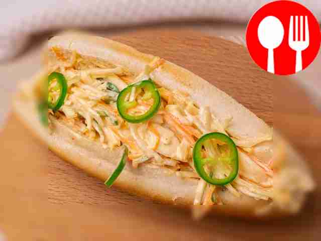 Хот-дог с пряной капустой