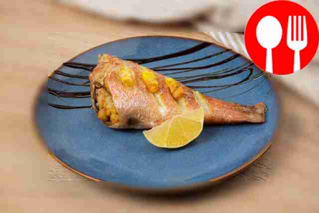 Морской окунь, фаршированный креветками