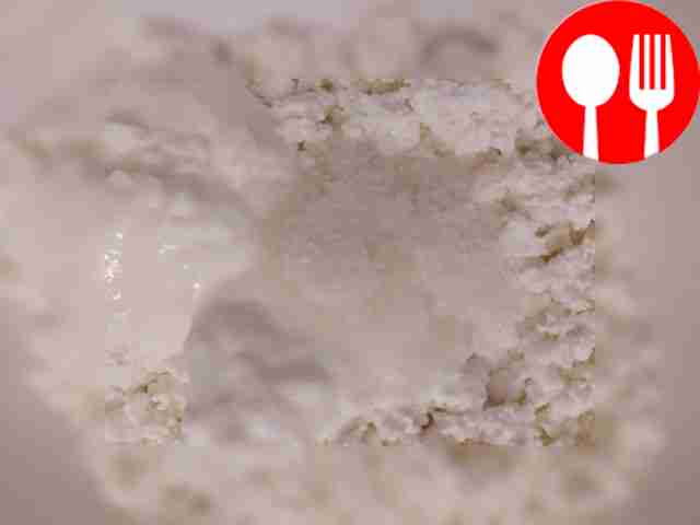 Смешиваем творог, сахар и йогурт в блендере до...