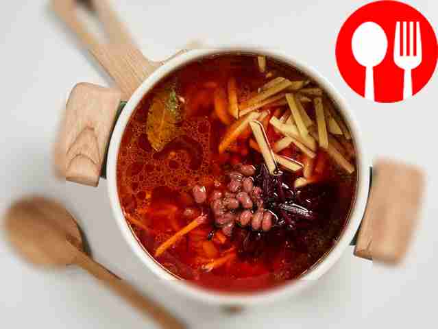 Приготовьте борщ. В кастрюлю уложите...