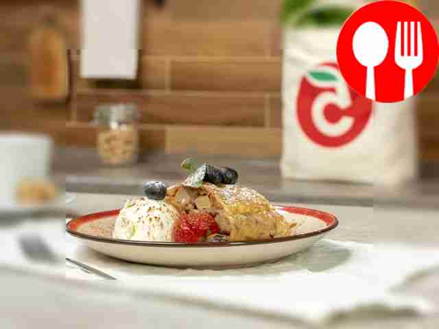 Штрудель из теста фило с яблоком и грушей