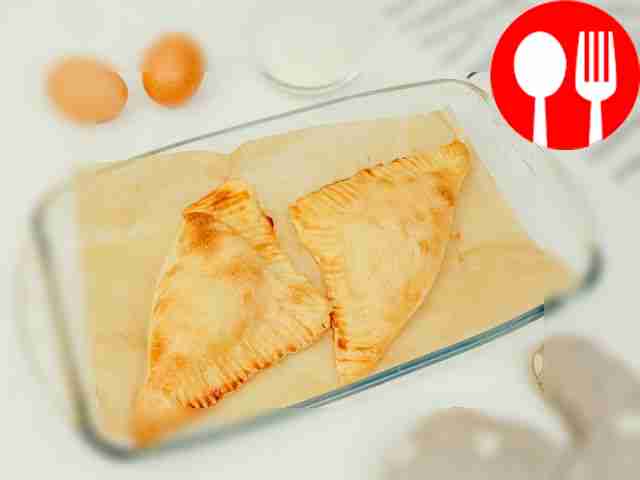 Запекайте слойки с лимоном в заранее прогретой...