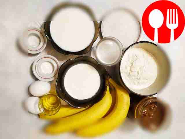 Разложите бананы и яйца. Откройте банку со...