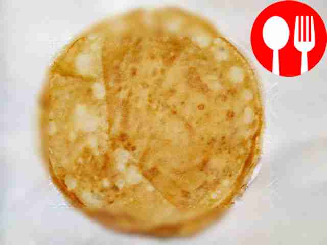 Разогрейте сковороду и смажьте её маслом....