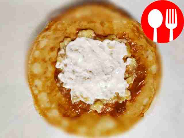 На готовый блин равномерно распределите...