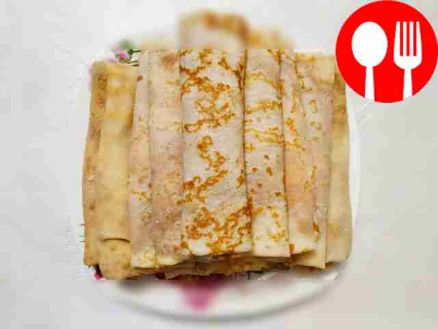 Сладкие блинчики с банановой начинкой